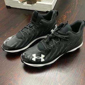 Mens football cleats